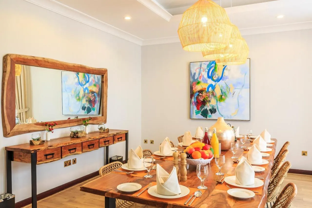 The S Holiday Homes - Stunning 5 Bedrooms Villa At The Palm Jumeirah With Private Beach And Pool Dubai