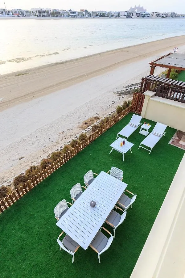 The S Holiday Homes - Stunning 5 Bedrooms Villa At The Palm Jumeirah With Private Beach And Pool Dubai